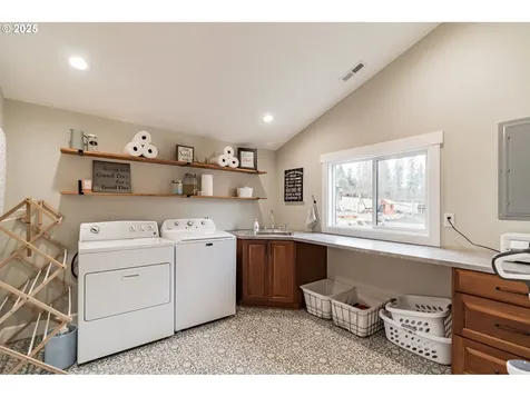 16124 S Windy City Road Mulino OR 97042