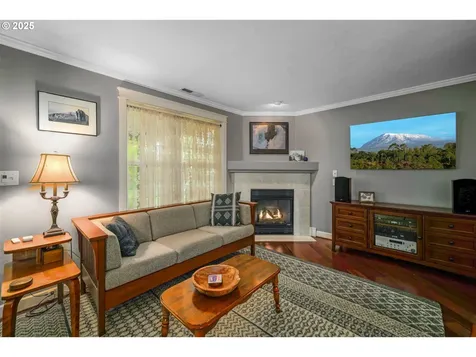 1123 S 6th Street Independence OR 97351