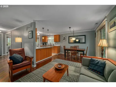 1123 S 6th Street Independence OR 97351