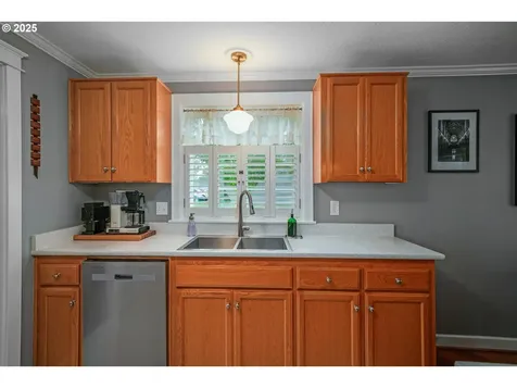 1123 S 6th Street Independence OR 97351