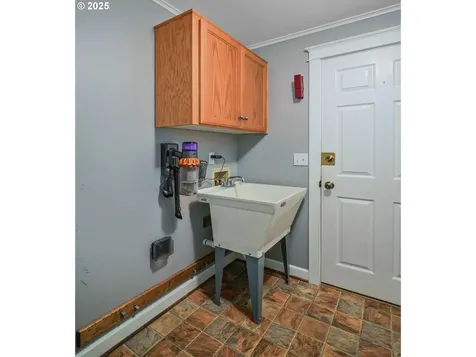 1123 S 6th Street Independence OR 97351