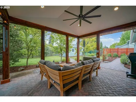 1123 S 6th Street Independence OR 97351