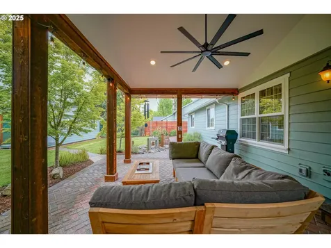 1123 S 6th Street Independence OR 97351