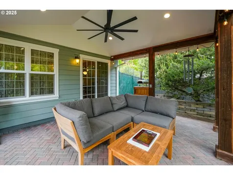 1123 S 6th Street Independence OR 97351
