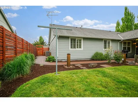 1123 S 6th Street Independence OR 97351