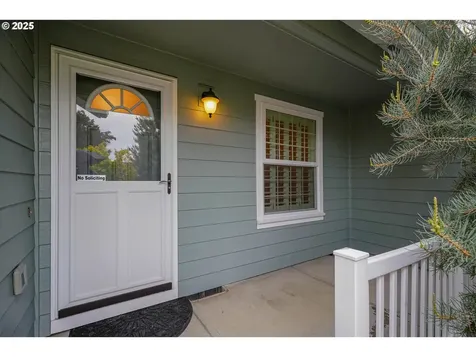 1123 S 6th Street Independence OR 97351