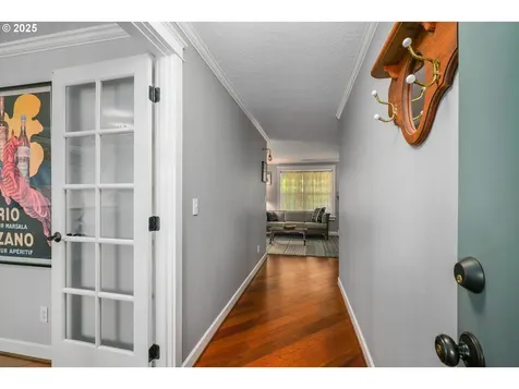 1123 S 6th Street Independence OR 97351