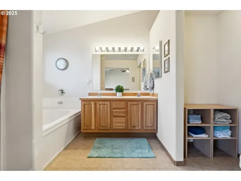 16510 NE 66th Way Vancouver WA 98682