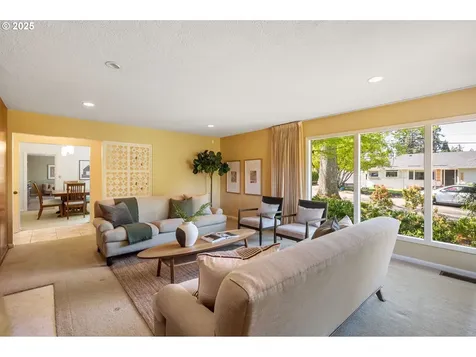 8375 SW Crestwood Lane Portland OR 97225