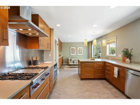 8375 SW Crestwood Lane Portland OR 97225