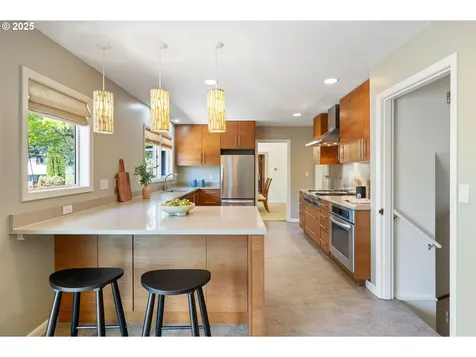 8375 SW Crestwood Lane Portland OR 97225