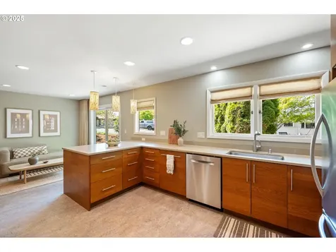 8375 SW Crestwood Lane Portland OR 97225