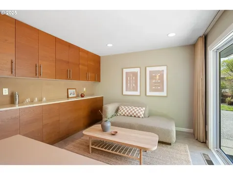 8375 SW Crestwood Lane Portland OR 97225