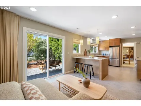 8375 SW Crestwood Lane Portland OR 97225