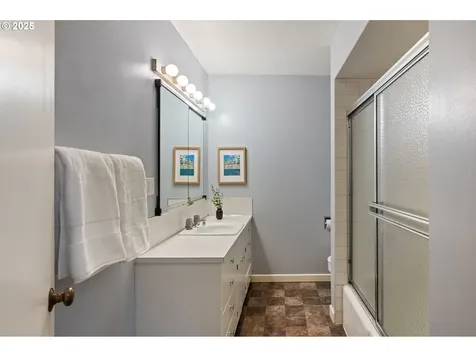 8375 SW Crestwood Lane Portland OR 97225