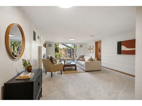 8375 SW Crestwood Lane Portland OR 97225