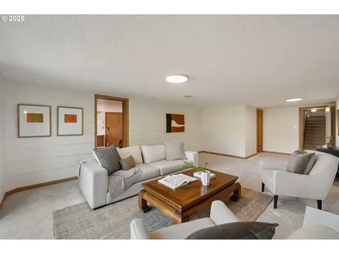 8375 SW Crestwood Lane Portland OR 97225