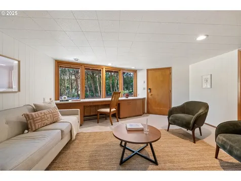 8375 SW Crestwood Lane Portland OR 97225
