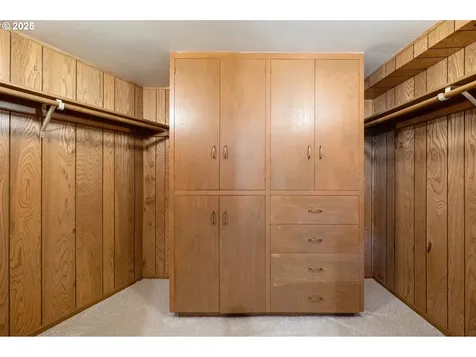 8375 SW Crestwood Lane Portland OR 97225