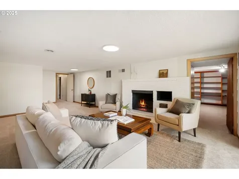 8375 SW Crestwood Lane Portland OR 97225
