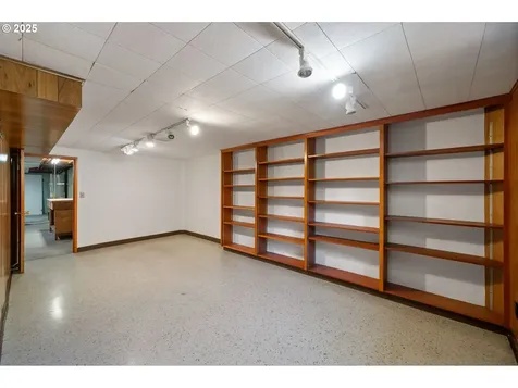 8375 SW Crestwood Lane Portland OR 97225