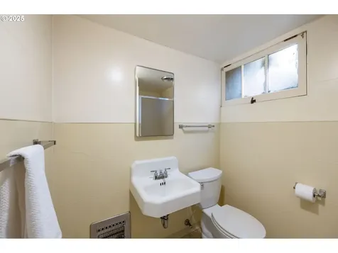 8375 SW Crestwood Lane Portland OR 97225
