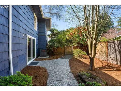 8375 SW Crestwood Lane Portland OR 97225