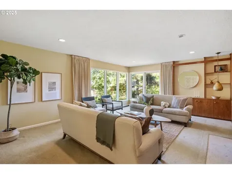 8375 SW Crestwood Lane Portland OR 97225