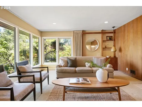 8375 SW Crestwood Lane Portland OR 97225
