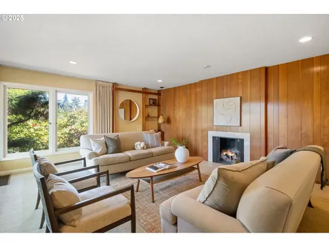 8375 SW Crestwood Lane Portland OR 97225