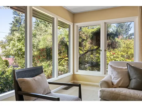 8375 SW Crestwood Lane Portland OR 97225