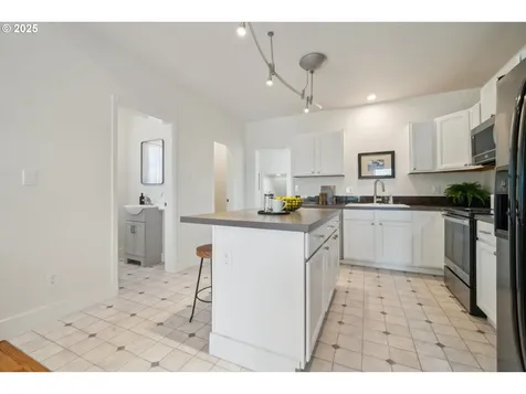301 SE 79th Avenue Portland OR 97215