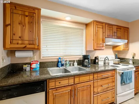 19911 SW Southview Street Beaverton OR 97078