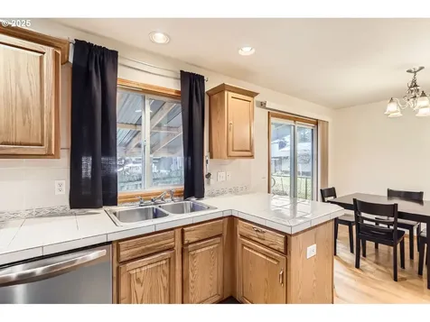 7710 SE Harney Street Portland OR 97206