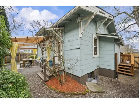 860 N Holland Street Portland OR 97217
