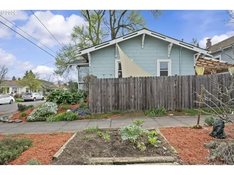860 N Holland Street Portland OR 97217