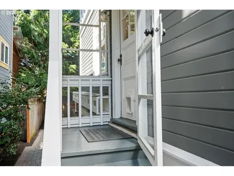 2035 NW Kearney Street Portland OR 97209