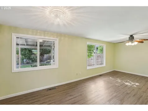 374 NE 34th Place Hillsboro OR 97124