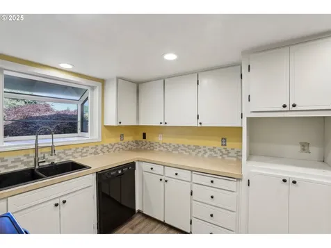 374 NE 34th Place Hillsboro OR 97124