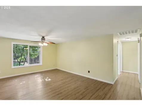 374 NE 34th Place Hillsboro OR 97124