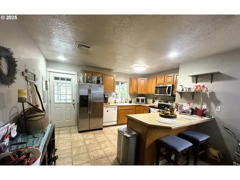 1520 NE Winter Street Roseburg OR 97470