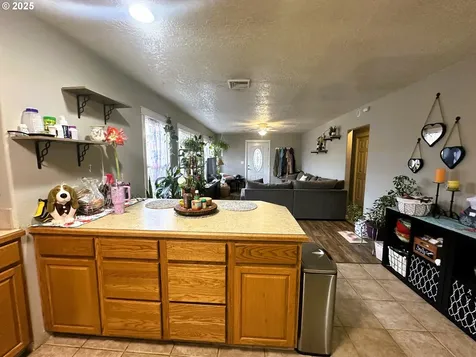 1520 NE Winter Street Roseburg OR 97470