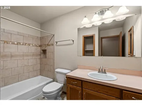 1221 NW Horn Avenue Pendleton OR 97801