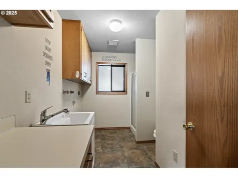 1221 NW Horn Avenue Pendleton OR 97801