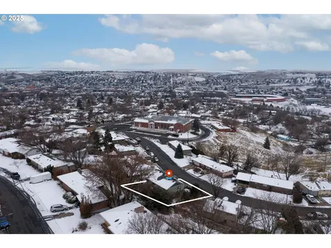 1221 NW Horn Avenue Pendleton OR 97801