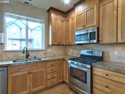 7728 NE Julie Ann Lane Hillsboro OR 97124
