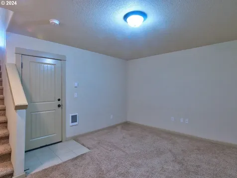 7728 NE Julie Ann Lane Hillsboro OR 97124
