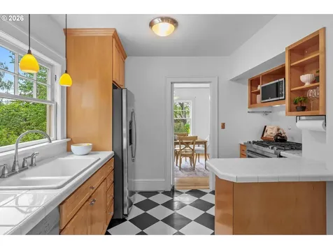 2933 NE 27th Avenue Portland OR 97212