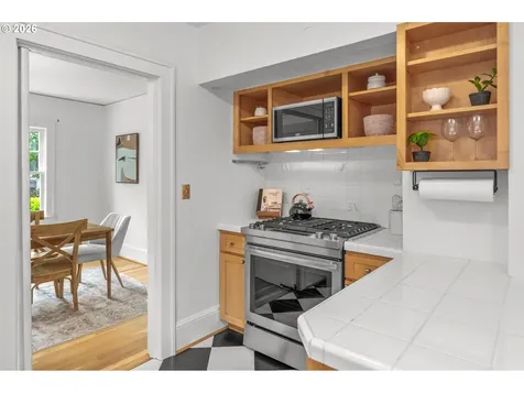 2933 NE 27th Avenue Portland OR 97212