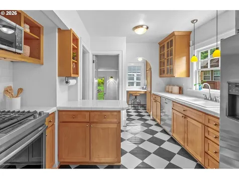 2933 NE 27th Avenue Portland OR 97212